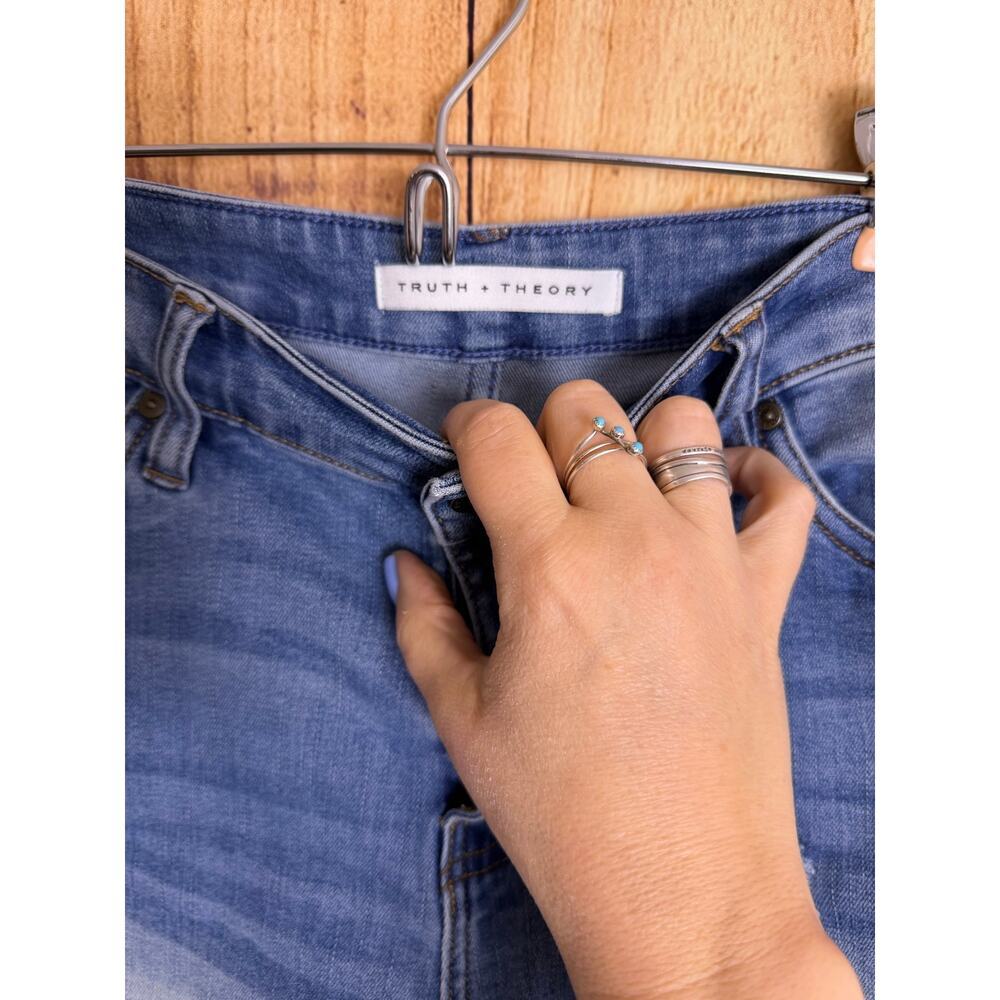 Truth & Theory Distressed Denim Short with Stretch Women's Size 6 - Picture 4 of 8